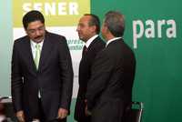 El gobernador de Oaxaca, Ulises Ruiz (izquierda), con el presidente Felipe Calderón, ayer en el Museo Tecnológico de la CFE  