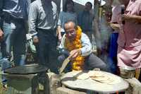 El Presidente puso en marcha en Guerrero un programa de distribución de harina de maíz fortificada. El mandatario taqueó con tortillas hechas con ese producto