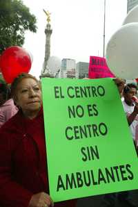 Vendedores ambulantes se manifestaron contra el reordenamiento emprendido por el gobierno de la ciudad