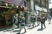 Más de mil 200 elementos de la policía capitalina resguardan las calles del Centro Histórico para evitar la reinstalación de los vendedores ambulantes