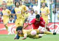 El americanista Lucas Castromán cayó aparatosamente ante la fuerte marca de la zaga de los Tiburones Rojos. Tanto los capitalinos como los de Veracruz no pudieron hacer gol y el descontento del público se tradujo en silbidos y protestas