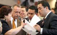 Los senadores María Teresa Ortuño, Ernesto Saro Warman, Guillermo Anaya y Humbeto Aguilar, ayer en el recinto de Xicoténcatl, durante la sesión ordinaria del Senado