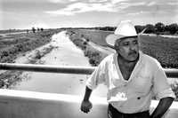 Puente internacional de Ciudad Juárez sobre el río Bravo, con el caudal mermado debido a las presas construidas en Estados Unidos. Imagen de archivo