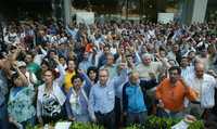 Encabezados por su líder, Martín Esparza Flores, integrantes del Sindicato Mexicano de Electricistas bloquearon Insurgentes sur frente a la Secretaría de Energia, para exigir mayor presupuesto para Luz y Fuerza del Centro