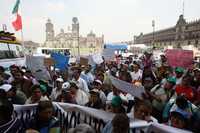 Varias organizaciones realizaron ayer una marcha, la cual concluyó frente a la sede del GDF en el Zócalo, para demandar cuentas claras al jefe delegacional de Iztapalapa, Horacio Martínez, en el manejo de recursos para obras en la demarcación