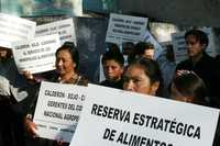 Aspecto de una de las manifestaciones de este lunes frente a la Secretaría de Economía