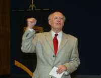 José Narro Robles, durante su primer encuentro con los medios de comunicación después de haber sido designado rector de la UNAM, en la Facultad de Medicina