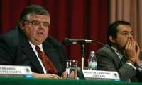 Agustín Carstens, secretario de Hacienda, y Ernesto Cordero, subsecretario de Egresos, durante la conferencia de prensa