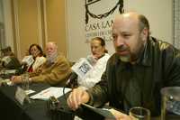 Luis Hernández Navarro, autor de Sentido contrario, durante la presentación del libro en Casa Lamm. Lo acompañan Elena Gallegos, Hugo Gutiérrez Vega, Magdalena Gómez y Pablo González Casanova