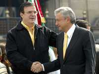 Marcelo Ebrard Casaubon y Andrés Manuel Lopez Obrador, ayer en el Zócalo de la ciudad de México