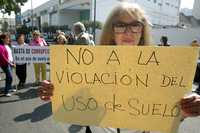 Habitantes de diferentes colonias de la delegación Miguel Hidalgo protestaron ayer contra la construcción de una torre de departamentos en la calle Cervantes Saavedra