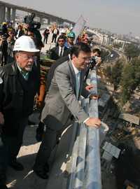 El jefe de Gobierno, Marcelo Ebrard, supervisó ayer los avances en las obras del distribuidor vial Zaragoza-Texcoco  María Meléndrez Parada