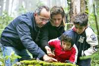 El presidente Felipe Calderón, acompañado de su esposa Margarita Zavala y sus hijos Luis Felipe y Juan Pablo, encabezó la apertura oficial del santuario de la mariposa monarca durante la temporada 2007-2008