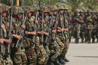 Maniobras durante la celebración del Día de la Armada, el pasado día 23 en Lázaro Cárdenas, Michoacán