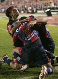 Celebración de jugadores del Atlante en el estadio Andrés Quintana Roo