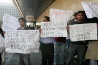 Integrantes de la APPO protestaron en el patio de la Cámara de Diputados para exigir la implementación de juicio político contra Ulises Ruiz