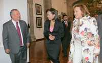 Rafel Ochoa, secretario general del comité ejecutivo nacional del SNTE; Josefina Vázquez Mota, titular de la SEP, y Elba Esther Gordillo, lideresa del sindicato magisterial, a su llegada al salón Hispanoamericano de la dependencia