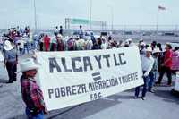 Contra el librecambismo. En la imagen, protesta de grupos campesinos en el puente internacional Córdoba-Las Américas, en Ciudad Juárez, Chihuahua, en enero de 2003