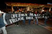 En el primer minuto del naciente 2008, integrantes de organizaciones campesinas y grupos sociales iniciaron una protesta contra el TLCAN en el puente Córdoba-Las Américas, que une las ciudades fronterizas de Juárez y El Paso. Los participantes lllamaron a unir esfuerzos para defender la soberanía alimentaria de México, amenazada por el capítulo agropecuario del acuerdo comercial firmado con Estados Unidos y Canadá