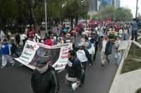 Diversas organizaciones se manifestaron ayer frente a la embajada de EU