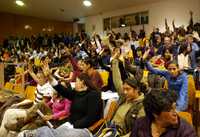 Votación durante la asamblea general de la Escuela Nacional de Antropología e Historia