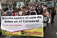 Ante el temor de ser alcanzados por una bala perdida durante las fiestas de carnaval, al menos 100 vecinos de cuatro pueblos de Iztapalapa realizaron una marcha de protesta