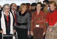 De izquierda a derecha, Clara González, madre de Clara Rojas; Ana Botella, esposa del ex presidente español José María Aznar; Rojas, ex rehén de las FARC, y la presidenta de la Comunidad de Madrid, Esperanza Aguirre (del Partido Popular), quienes participan en la inauguración del sexto congreso internacional de víctimas del terrorismo, que se realiza en Bobadilla del Monte, en las afueras de la capital de España