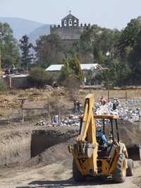 Pobladores de Acolman exigen al Instituto Nacional de Antropología e Historia detener la construcción de la gasolinera a escasos 160 metros del ex convento del Siglo XVI