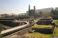 Vista de la zona arqueológica de Tlatelolco, donde especialistas de la UNAM también trabajan con el georradar