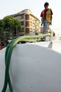 Cientos de pipas continuaban ayer con el abastecimiento de agua en diferentes delegaciones de la ciudad, aunque algunas lo hicieron de manera selectiva