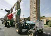 La caravana campesina a su paso por la ciudad de Querétaro, ayer