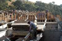 Trabajadores en la zona de obras