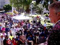 Andrés Manuel López Obrador durante uno de los mítines que realizó ayer en su gira por el estado de México