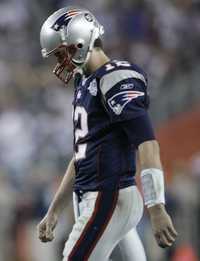 Desconsuelo del mariscal Tom Brady ante la inminente derrota