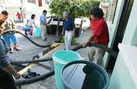 En varias zonas de la delegación Iztapalapa, habitantes usan sólo 35 litros de agua al día