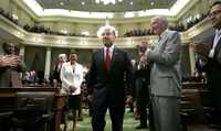 El presidente Felipe Calderón Hinojosa, a su llegada al Congreso del estado de California, ayer, en Sacramento