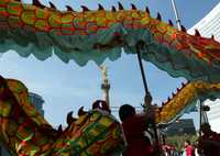 Decenas de agrupaciones participaron en el desfile del Año Nuevo Chino, que partió del Ángel de la Independencia hacia el Hemiciclo a Juárez. El tradicional dragón no podía faltar a la celebración