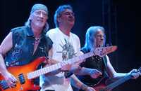 Steve Morse, Ian Gillian y Roger Glover, durante el concierto