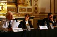 José María Pérez Gay, Carmen Aristegui y Juan Ramón de la Fuente, la noche del jueves, durante la presentación del libro Voces de Iberoamérica, en el Palacio de Minería