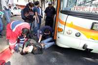 Una mujer se lesionó al caer de una unidad de transporte concesionada en Calzada de La Viga y Churubusco. El aumento a las tarifas estará condicionado a que mejore la calidad del servicio