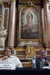 Carlos Montemayor y Miguel León Portilla durante la presentación del volumen