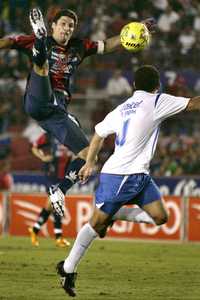 Aunque los atlantistas se entregaron en la cancha y buscaron con jugadas acrobáticas superar al Cruz Azul, al final el esfuerzo no les bastó