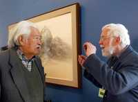 Los artistas Luis Nishizawa y Roger von Gunten, ayer, al término de la conferencia de prensa efectuada en el Antiguo Palacio del Arzobispado para anunciar la exposición en honor del primero