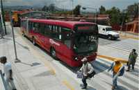 Una de las nuevas unidades del Metrobús hace un recorrido de prueba