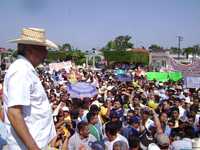 Andrés Manuel López Obrador a su paso por Nacajuca, en el recorrido que realizó ayer por Tabasco