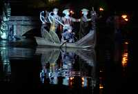 Barcas de dragones y de cisnes, caballos, caballeros, princesas, príncipes, cazadores y brujos poderosos hacen su aparición en esta obra que presenta la Compañía Nacional de Danza, la cual se ha convertido en una tradición en el lago mayor del Bosque de Chapultepec