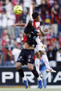 El rojinegro Gerardo Flores y el teco Antonio Huerta dieron un peleado partido que terminó empatado 3-3 gracias al gol de último minuto de los universitarios, marcado por Chamagol González