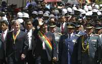 El presidente boliviano, Evo Morales, participa en el desfile de conmemoración del Día del Mar, en La Paz, el pasado 23  de marzo. Esa fecha marca el aniversario de la guerra del Pacífico entre Bolivia y Chile (1879-1884), por la cual los bolivianos perdieron la salida al océano Pacífico. Esta situación es la base de tensiones diplomáticas constantes entre ambos gobiernos