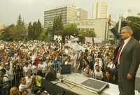 Andrés Manuel López Obrador, durante la toma de protesta a 19 mil brigadistas que se suman a las 10 mil Adelitas en el Movimiento Nacional en Defensa del Petróleo