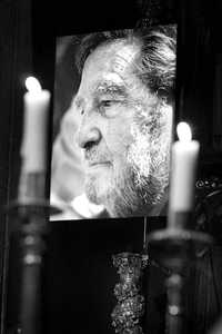 Efigie de Octavio Paz, durante un homenaje póstumo en 2003